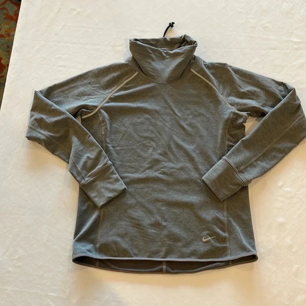 Nike Running Dri-Fit Sprint LS Sweatshirt women’s  Medium 627001‎ gray EUC